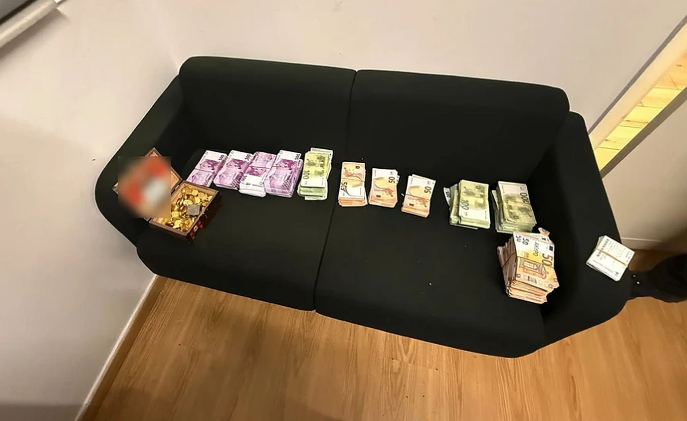 Αποκαλυπτικές λεπτομέρειες για το δίκτυο του διάσημου επιχειρηματία – Οι σοκαριστικοί διάλογοι και οι απάτες με τις πλαστές ράβδους χρυσού