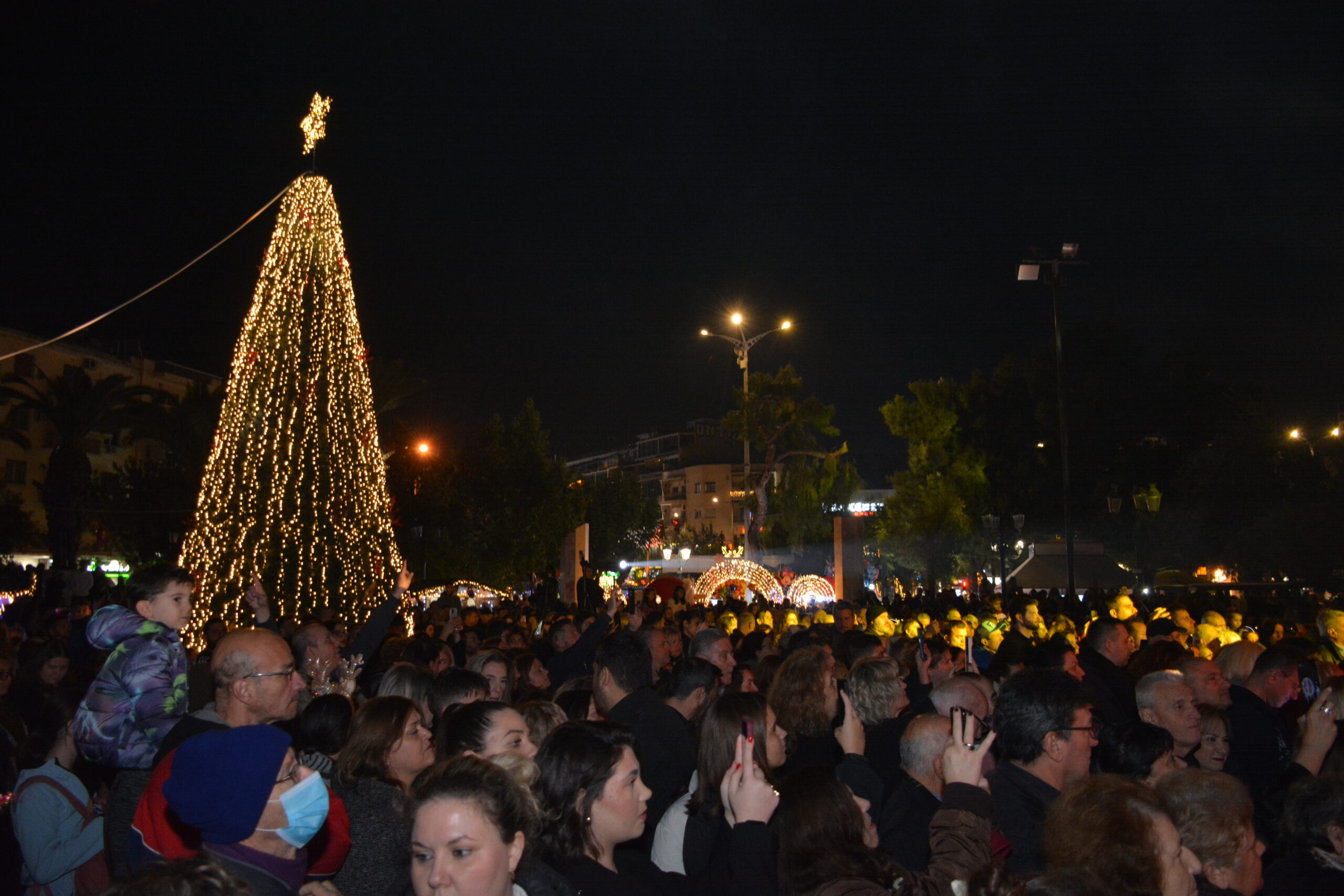 Φωταγωγήσαμε το Χριστουγεννιάτικο Δέντρο στην Καλλιθέα!