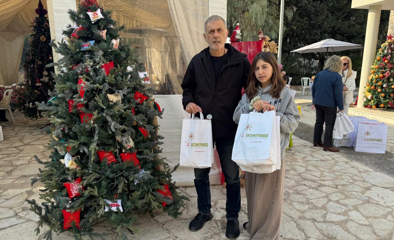 Ο Δήμαρχος Πειραιά στο εορταστικό bazaar του Χατζηκυριάκειου Ιδρύματος
