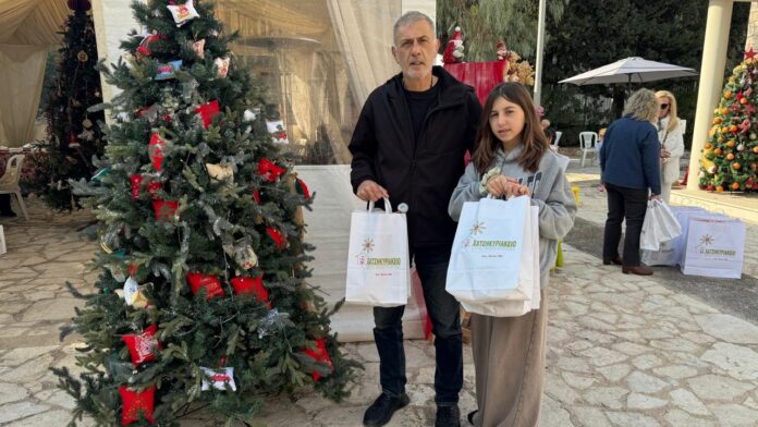 Ο Δήμαρχος Πειραιά στο εορταστικό bazaar του Χατζηκυριάκειου Ιδρύματος