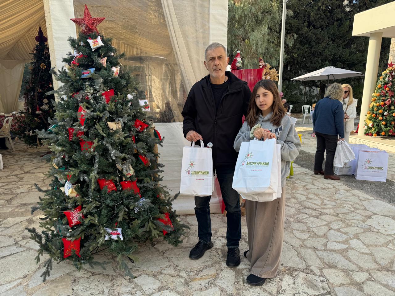 Ο Δήμαρχος Πειραιά στο εορταστικό bazaar του Χατζηκυριάκειου Ιδρύματος