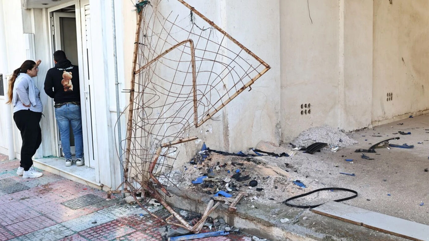 Σπαραγμός στην κηδεία του 24χρονου Σωτήρη που χάθηκε στο μοιραίο τροχαίο στη Λούτσα