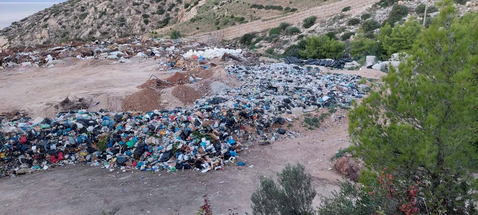 Πρόστιμο στον Δήμο Σπετσών από την Περιφέρεια Αττικής για την ανεξέλεγκτη χωματερή στις Αγριόπετρες