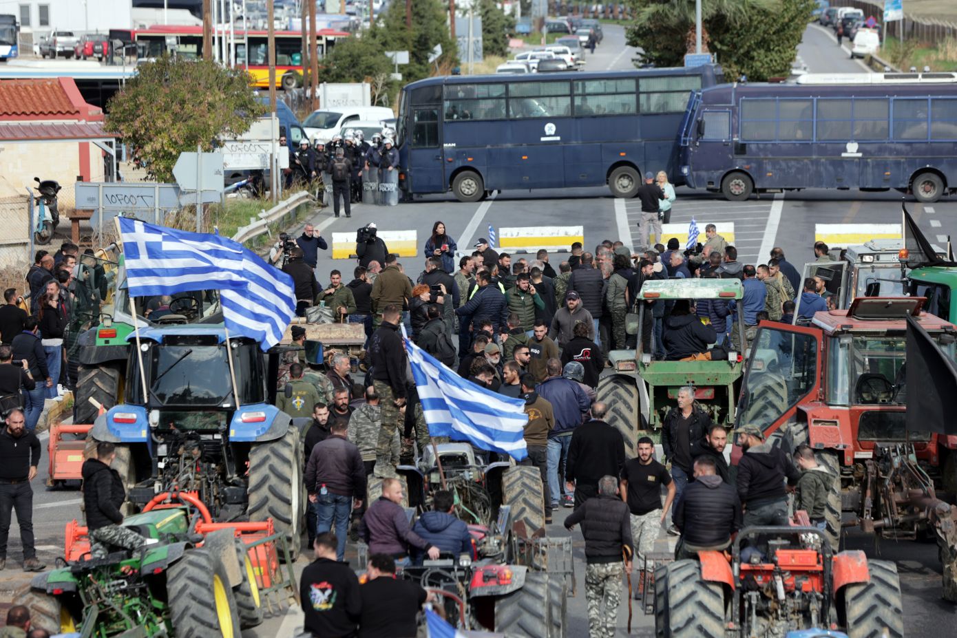 Χάρτης των αγροτικών μπλόκων – Πανελλαδική εξάπλωση κινητοποιήσεων, ένταση σε Ηράκλειο και Χανιά