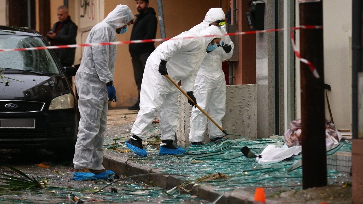 Τι εξετάζουν οι αρχές για την έκρηξη σε τράπεζα στη Θεσσαλονίκη – Παρόμοιες λεπτομέρειες με το μοιραίο περιστατικό του Μαΐου