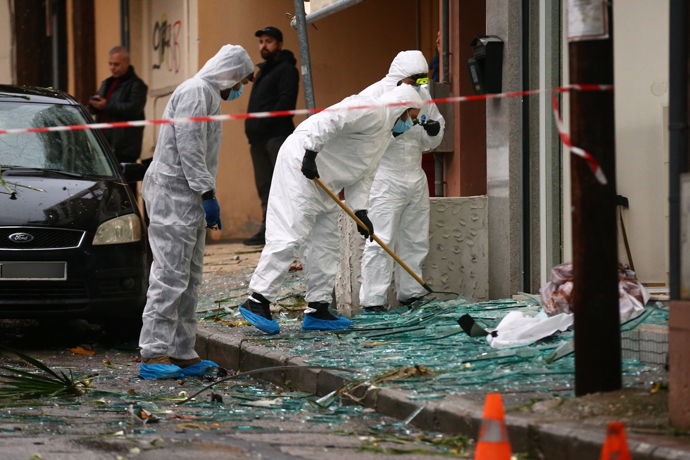 Τι εξετάζουν οι αρχές για την έκρηξη σε τράπεζα στη Θεσσαλονίκη – Παρόμοιες λεπτομέρειες με το μοιραίο περιστατικό του Μαΐου