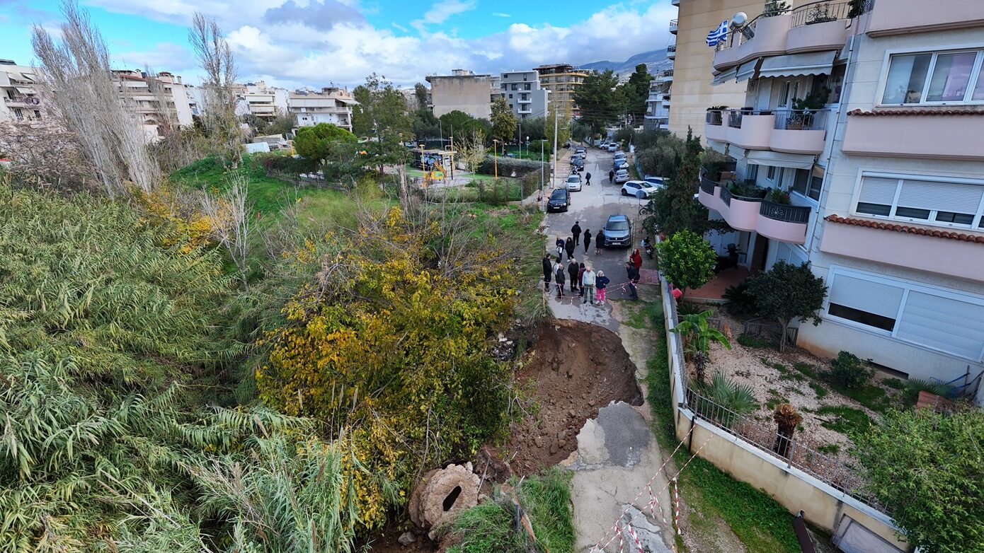 Ο δήμος Αγίου Δημητρίου σε συναγερμό μετά την κακοκαιρία – Προβληματισμός για τις καθιζήσεις στο ρέμα Πικροδάφνης