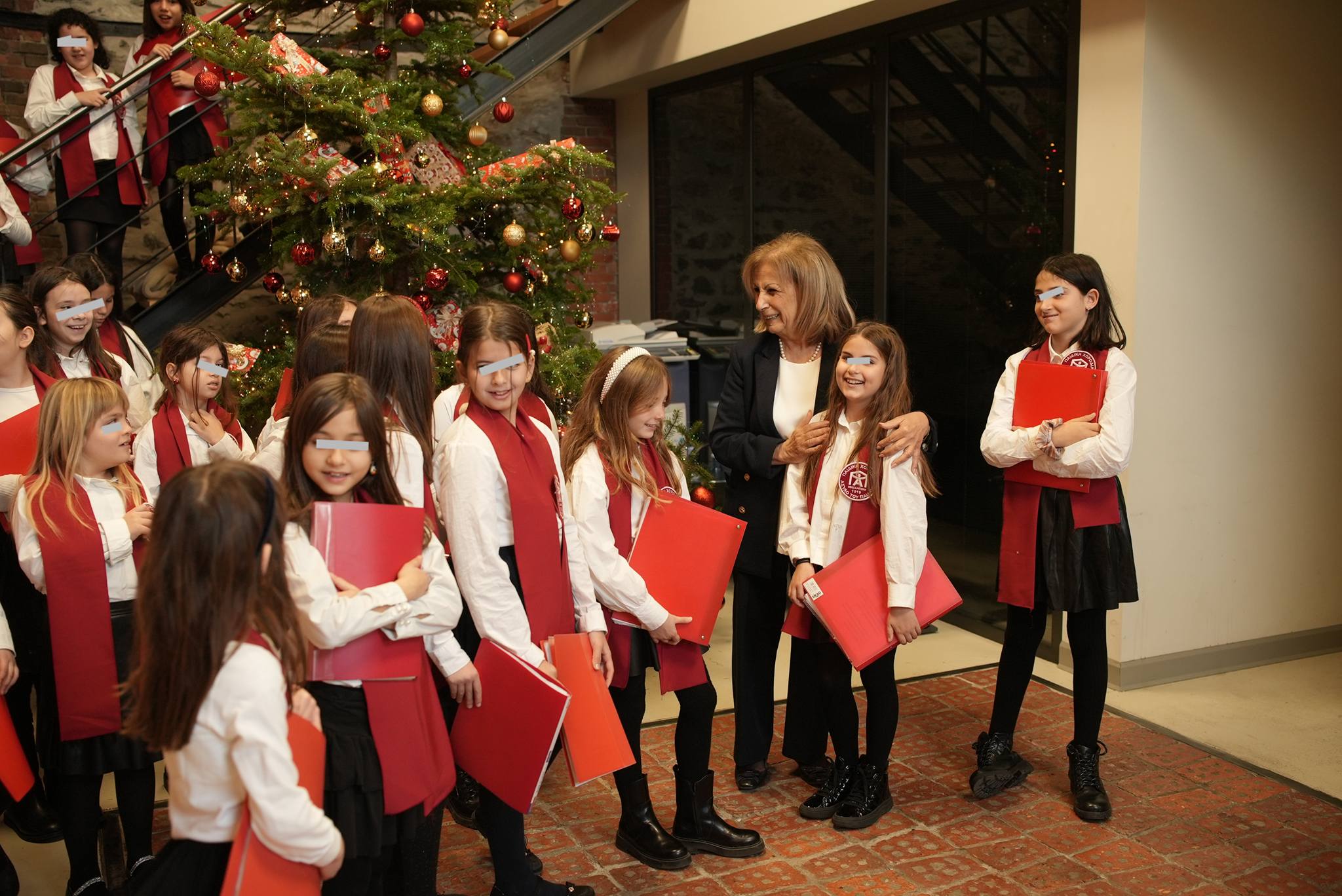 Περιφέρεια Κεντρικής Μακεδονίας Τα πρώτα χριστουγεννιάτικα κάλαντα από τα εκπληκτικά παιδάκια του Ασύλου του Παιδιού