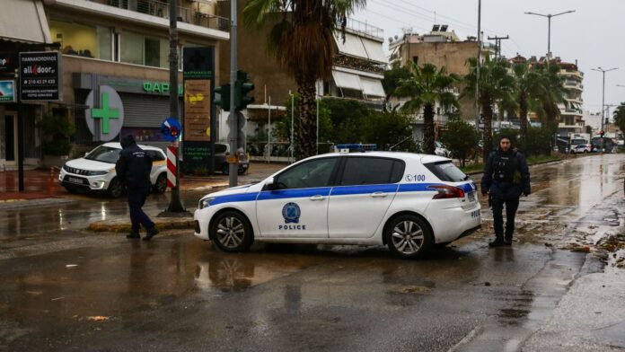 Χάος σε όλη την Ελλάδα από την κακοκαιρία «Byron» – Πλημμυρισμένοι δρόμοι, νέα μηνύματα από το 112