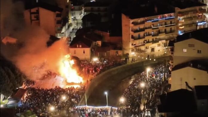 Ο Δήμαρχος Φλώρινας σταμάτησε μπάντα που έπαιζε σε σλαβική διάλεκτο