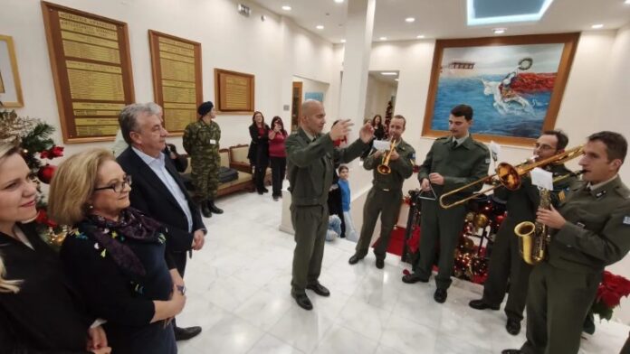 Χριστουγεννιάτικες ευχές και κάλαντα στον Περιφερειάρχη Κρήτης