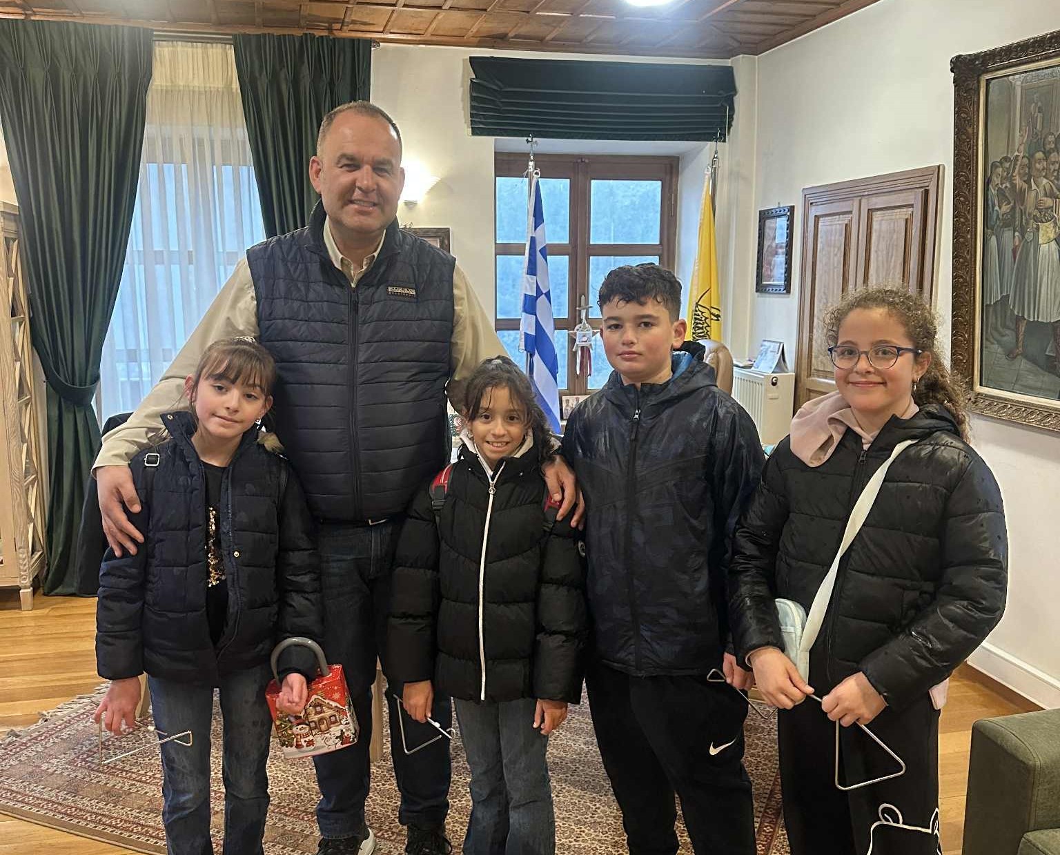 Μελωδικές ευχές, κάλαντα και χαμόγελα στο Δημαρχείο της Γορτυνίας