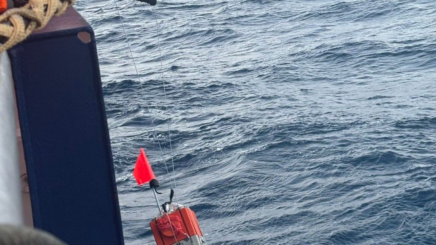 Σαντορίνη σε επιστημονική επιφυλακή: Η αποστολή M215 και το αίνιγμα των 28.000 σεισμών