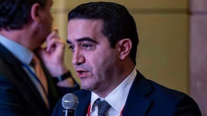 Κατηγορείται για πλημμελήματα ο 16χρονος γιος του Μιχάλη Κατρίνη που οδηγούσε χωρίς άδεια