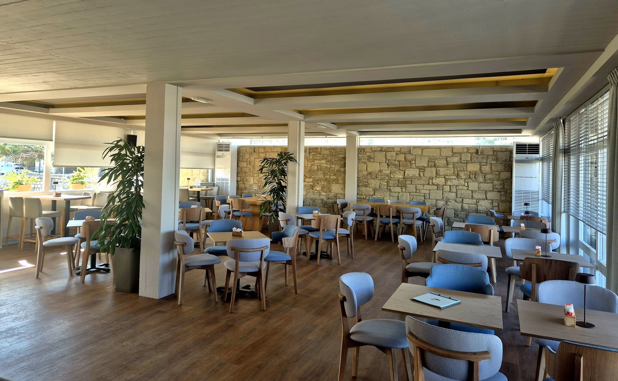 Ξεχωρίζει το ανανεωμένο Café Restaurant «Marina»