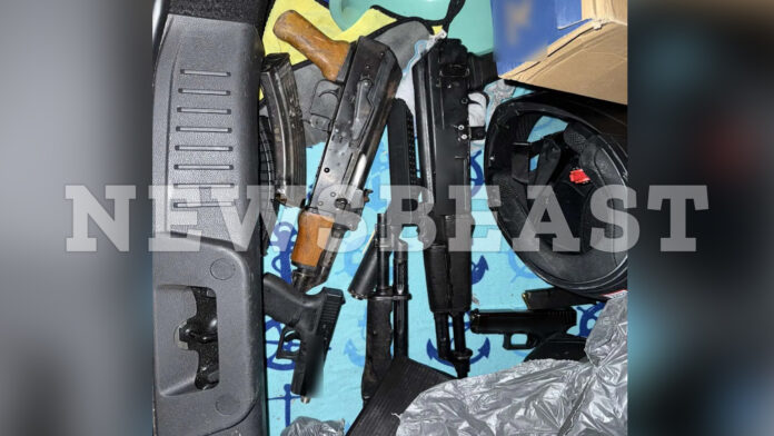 Τα όπλα που έκρυβε ο 37χρονος στα Καλύβια – Δολοφόνησε ως ανήλικος, δραπέτευσε από φυλακή, εντάχθηκε σε συμμορία Ρομά
