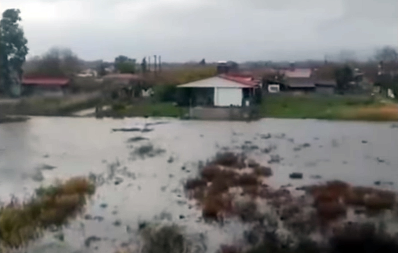 Τα Μεσάγγαλα στη Λάρισα μετατράπηκαν σε «Βενετία» – Έρχονται ισχυρά καιρικά φαινόμενα σύντομα