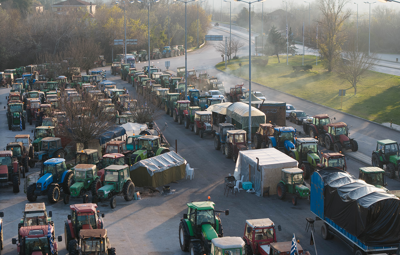 Αγροτικές διαμαρτυρίες: Πού ισχύουν απαγορεύσεις, πού κυκλοφορούν ελεύθερα τα οχήματα – Όλες οι εξελίξεις στα τελωνεία