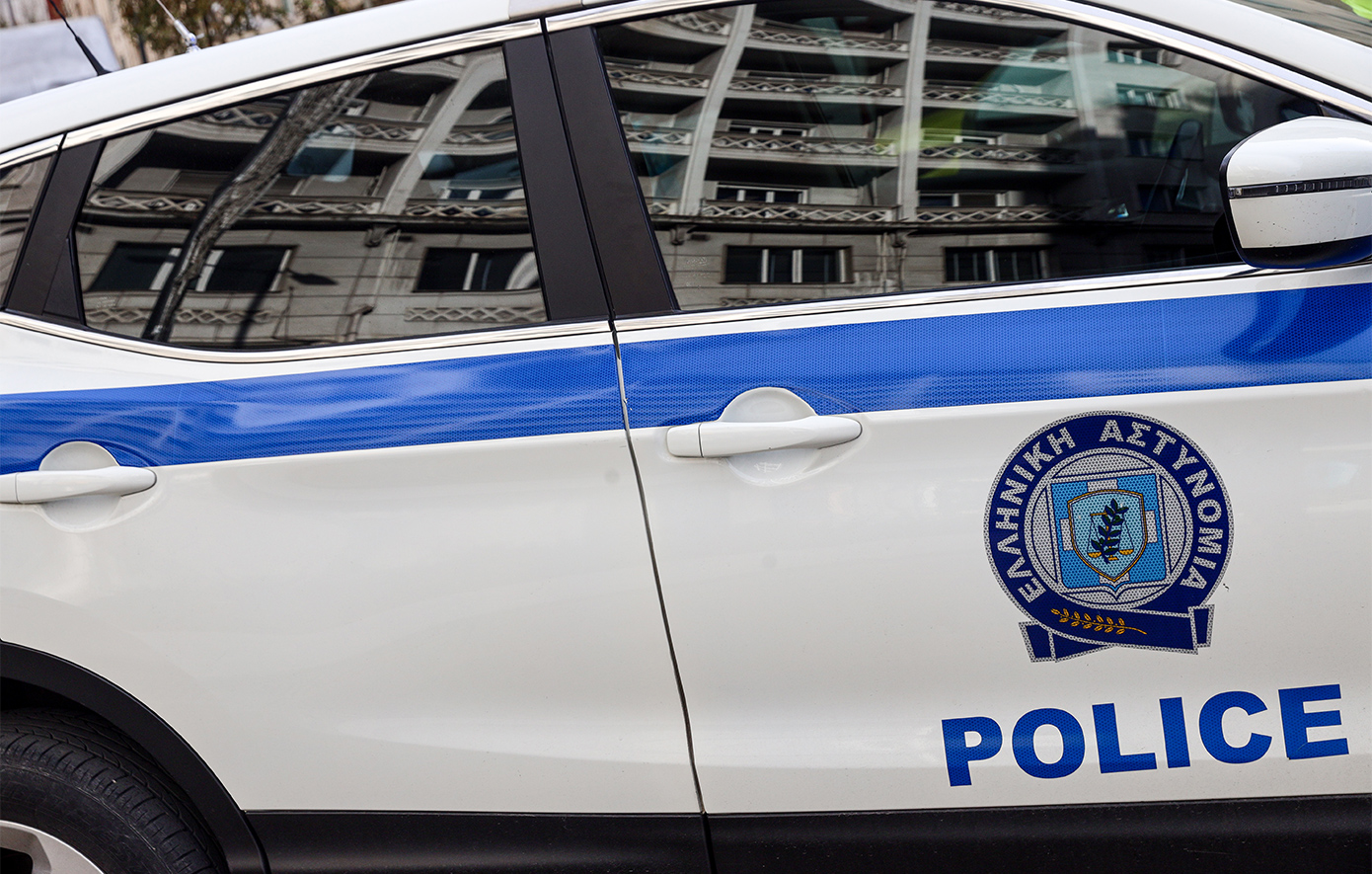 Εγκατέλειψαν τα ανήλικα παιδιά τους να κοιμούνται στην αυλή νεόδμητου σπιτιού