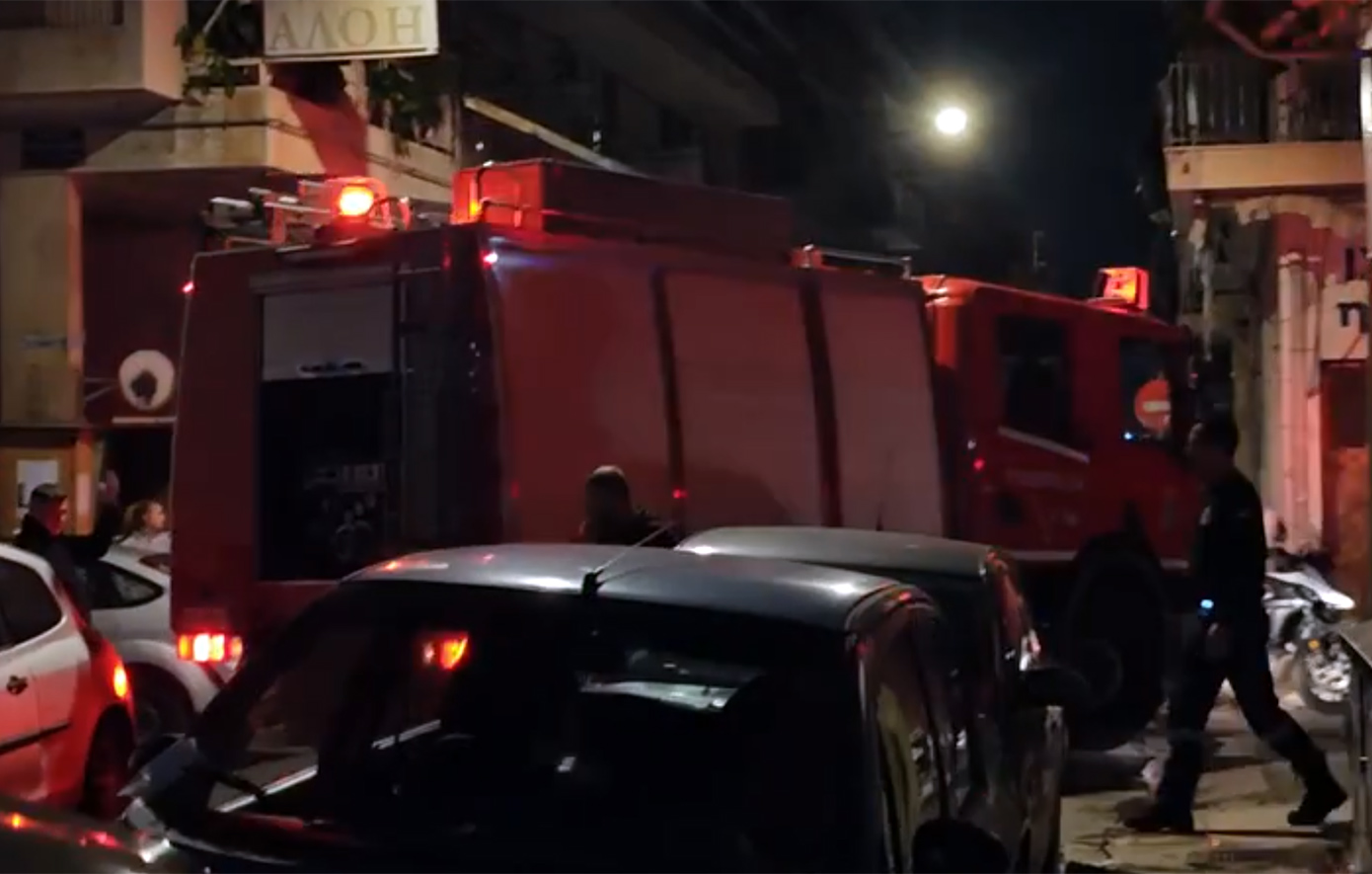 Πυρκαγιά σε διαμέρισμα στα Πατήσια: Καπνοί «έπνιξαν» το κτίριο – Δύο παιδιά μεταφέρθηκαν στο νοσοκομείο