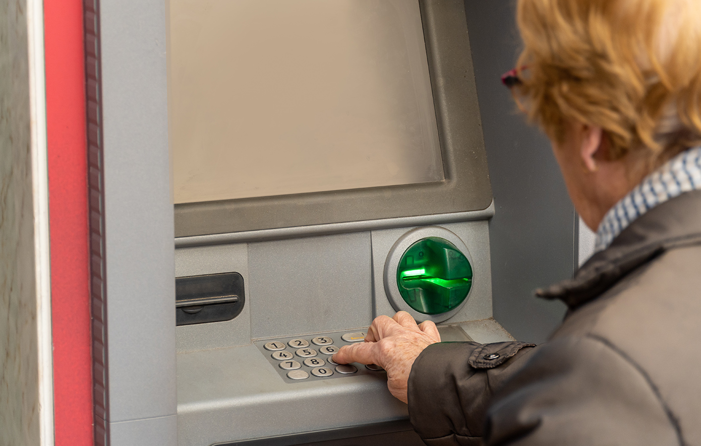 Έως το απόγευμα της Παρασκευής η καταβολή όλων των συντάξεων – πόσα χρήματα θα πάρουν και ποιες αυξήσεις προβλέπονται