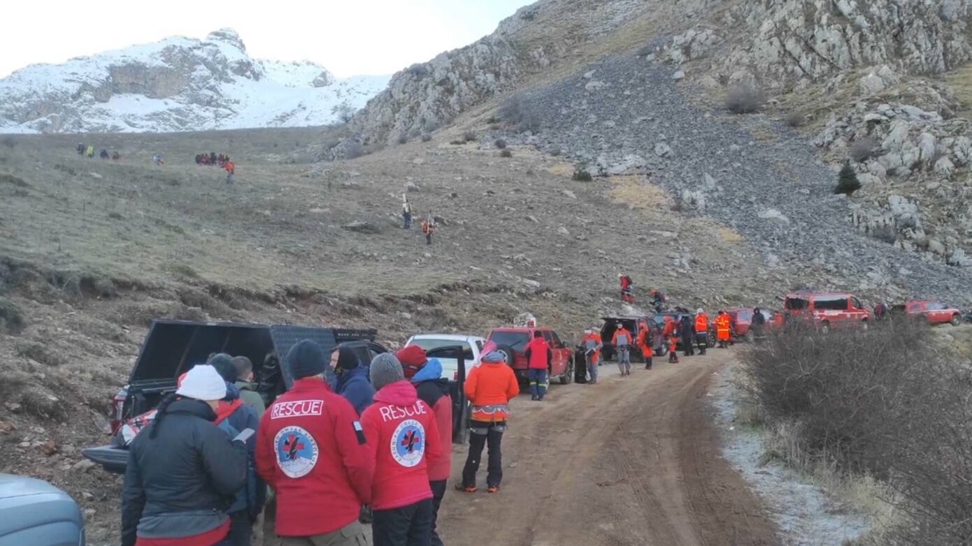 Συνεχίζεται η διάσωση των θυμάτων από τη χιονοστιβάδα στα Βαρδούσια Όρη – Γιγαντιαία επιχείρηση στα 2.000 μέτρα ύψος
