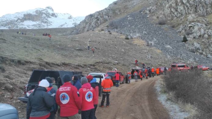Συνεχίζεται η διάσωση των θυμάτων από τη χιονοστιβάδα στα Βαρδούσια Όρη – Γιγαντιαία επιχείρηση στα 2.000 μέτρα ύψος