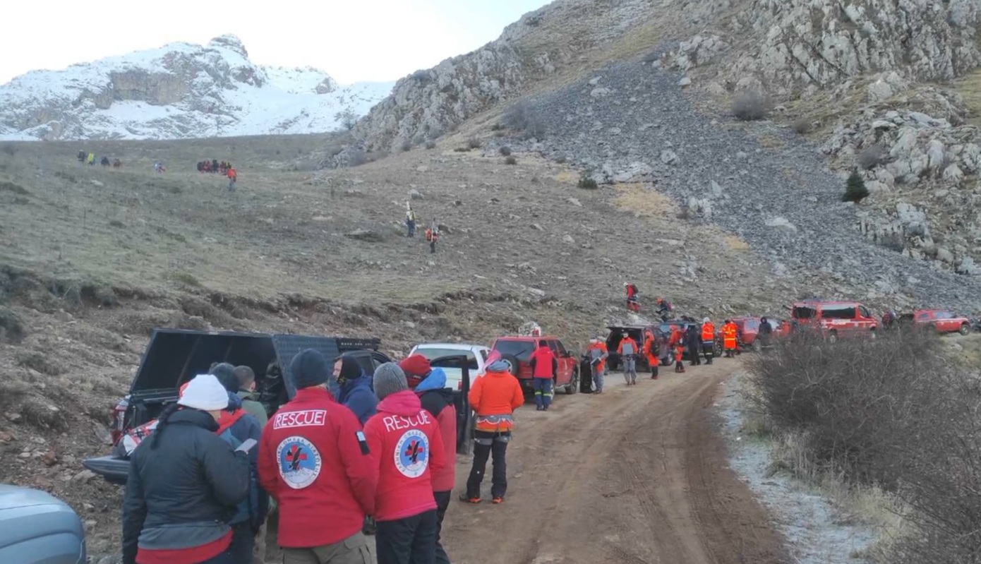Συνεχίζεται η διάσωση των θυμάτων από τη χιονοστιβάδα στα Βαρδούσια Όρη – Γιγαντιαία επιχείρηση στα 2.000 μέτρα ύψος
