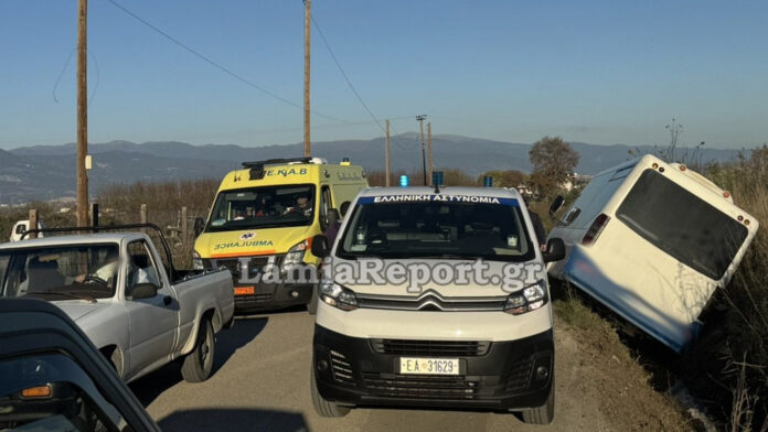 Σχολικό λεωφορείο κατέληξε σε χαντάκι – Τα παιδιά που ήταν μέσα είναι ασφαλή