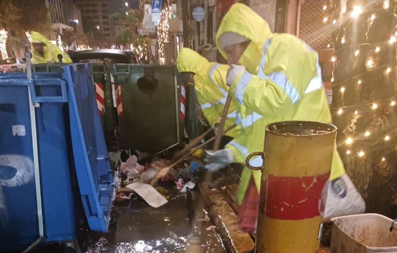 Λαμπερή ανήμερα των Χριστουγέννων η Θεσσαλονίκη χάρη στην αφοσίωση των υπαλλήλων του δήμου