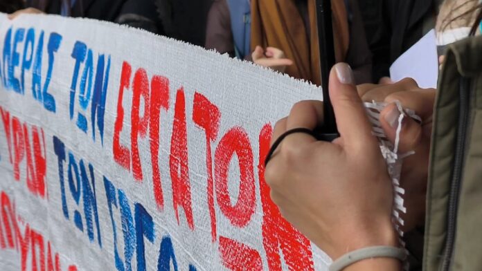 «Εορταστικές προσφορές» στην ασφάλεια: Καταγγελίες εργαζομένων και διαμαρτυρίες για τις συνθήκες εργασίας στα σούπερ μάρκετ