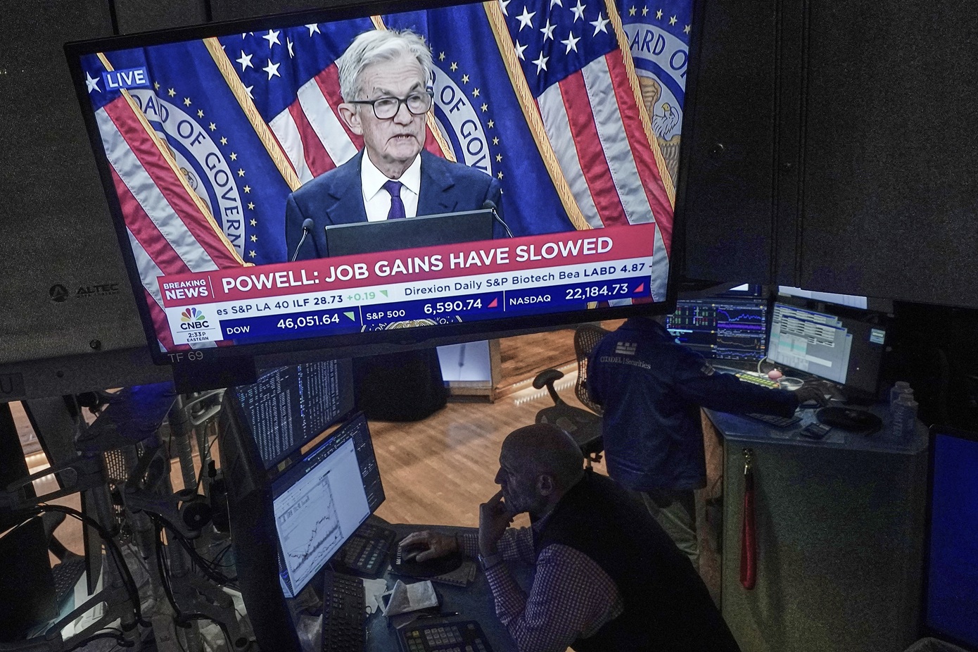 «Στάση» στο ράλι της Wall Street λόγω αναζωπύρωσης ανησυχιών για την AI