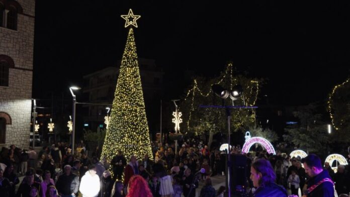 Λαμπερή φωταγώγηση του Χριστουγεννιάτικου Δέντρου στα Βριλήσσια