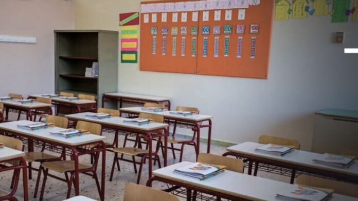 Ο Δήμαρχος Ρόδου υπογράφει σύμβαση για άμεσες παρεμβάσεις στα σχολεία