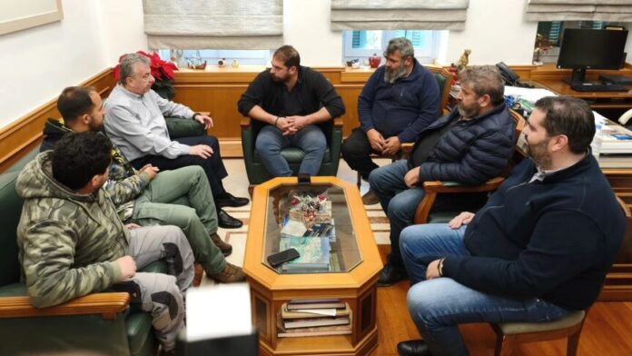 Συνάντηση Περιφερειάρχη Κρήτης με ομάδα αγροτοκτηνοτρόφων