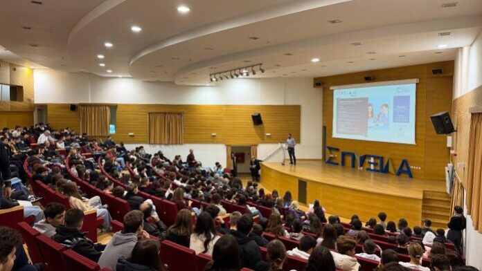 Μαθητές γέμισαν το αμφιθέατρο για την «ΠΥΞΙΔΑ» της Περιφέρειας Στερεάς Ελλάδας