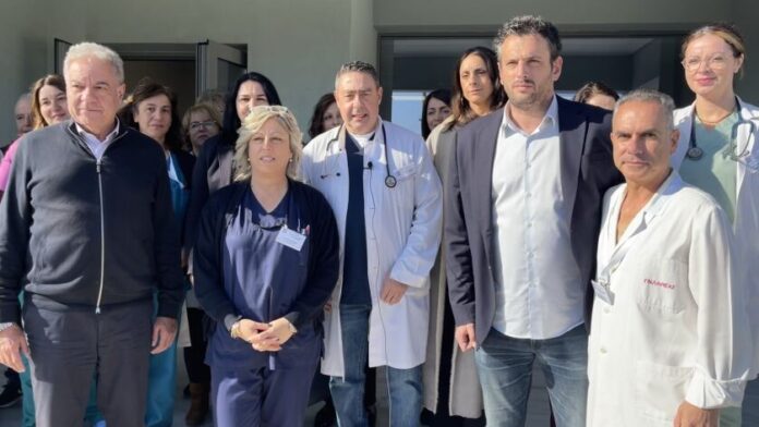 Περιφέρεια Αττικής: Παράδοση Νέου Βιοχημικού Αναλυτή στο Κέντρο Υγείας Τυρνάβου