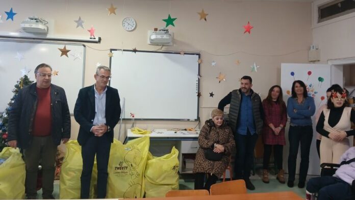 Δ.Θηβαίων: Ευχές, δώρα και άφθονα χαμόγελα στο Ειδικό Σχολείο Κοντίτου