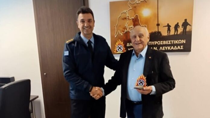 Περιοδεία δημάρχου Λευκάδας σε Πυροσβεστική, Νοσοκομείο και Γηροκομείο