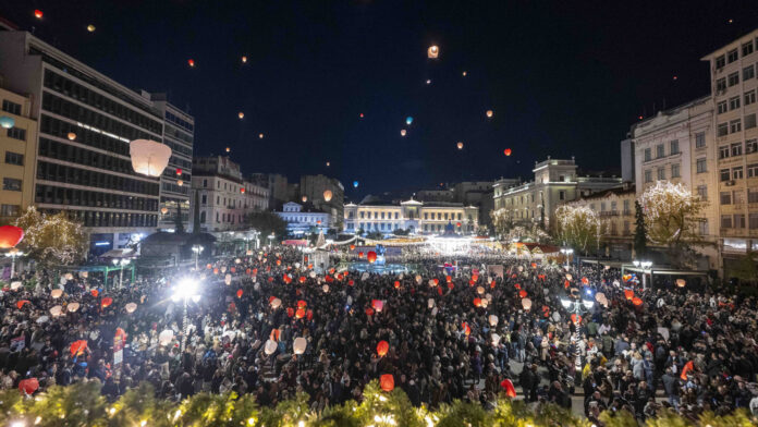 Δ.Αθηναίων: 3.000 φαναράκια φωτίζουν τον ουρανό τη «Νύχτα των Ευχών»