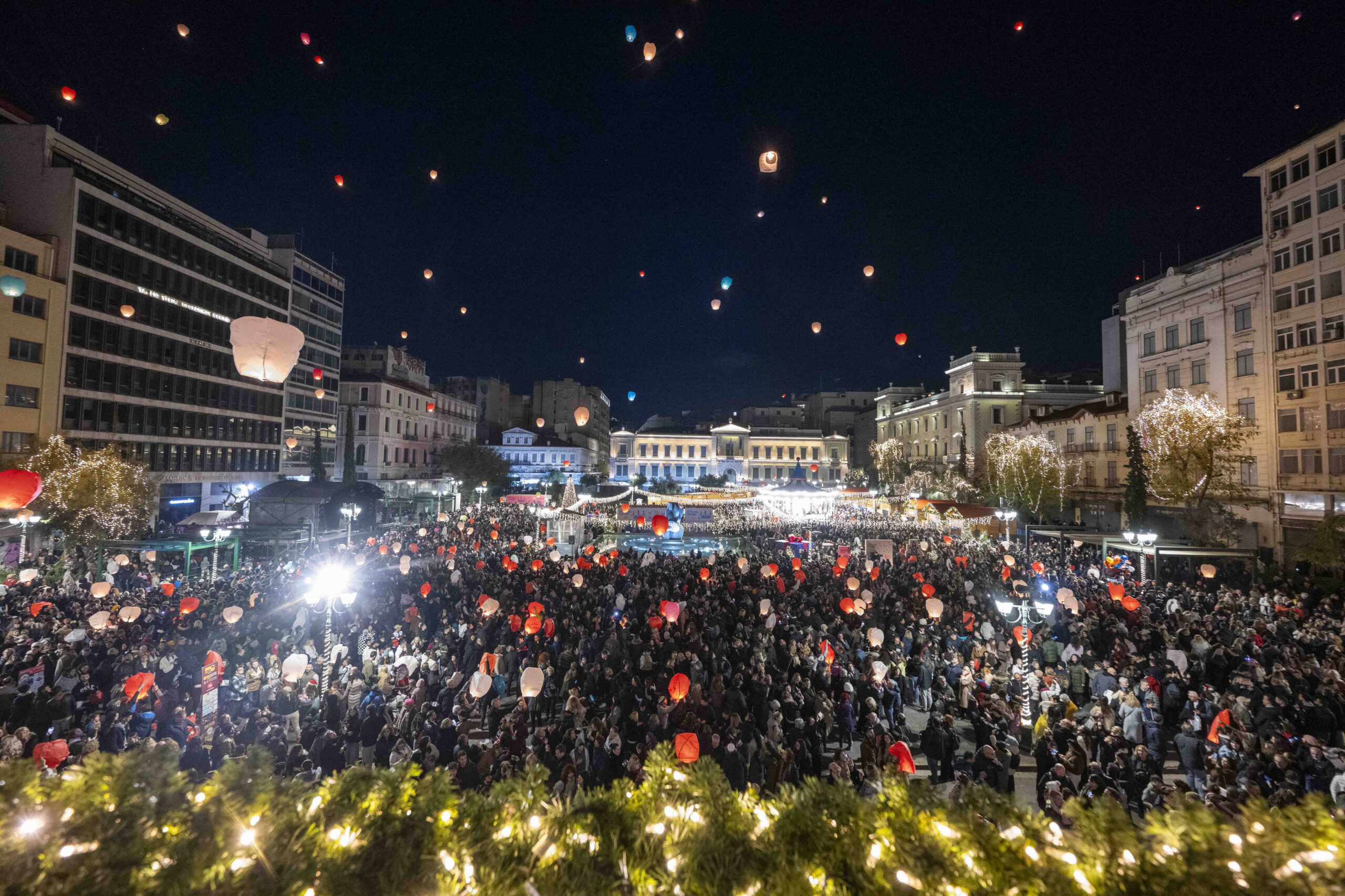 Δ.Αθηναίων: 3.000 φαναράκια φωτίζουν τον ουρανό τη «Νύχτα των Ευχών»