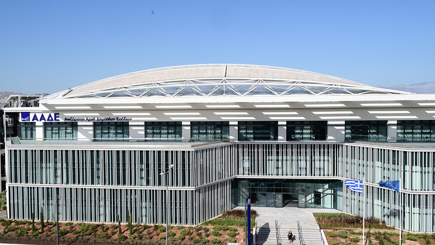 Η Ελλάδα πρωτοπόρος στη μείωση φοροδιαφυγής: Το «κενό» ΦΠΑ κάτω από 10% το 2024 – Μείωση 55% σε πέντε χρόνια