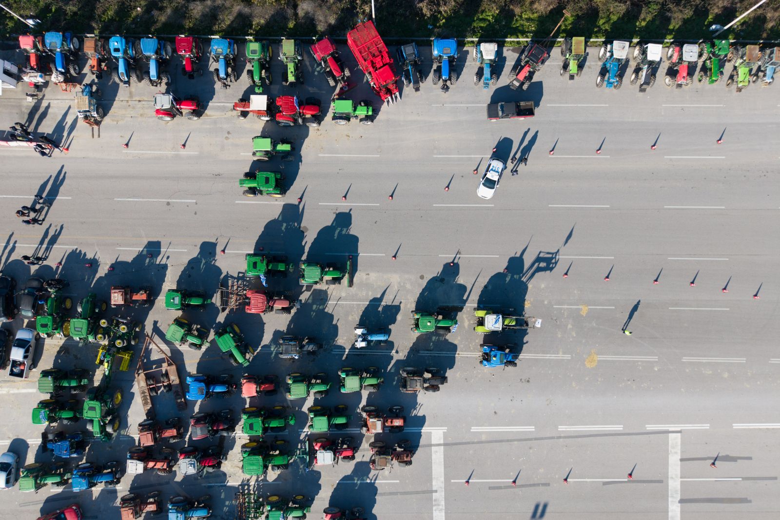 Πώς χάθηκαν οι αγροτικές επιδοτήσεις: Οι καταστροφικές αποφάσεις, τα μπλόκα και ο υπουργός με τις δύο νεαρές κυρίες