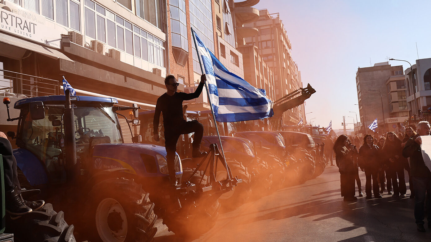 Αγρότες απαντούν στην κυβέρνηση μετά την πρόσκληση Μητσοτάκη: «Δεν υποχωρούμε» – Αποχωρούν από το λιμάνι της Θεσσαλονίκης
