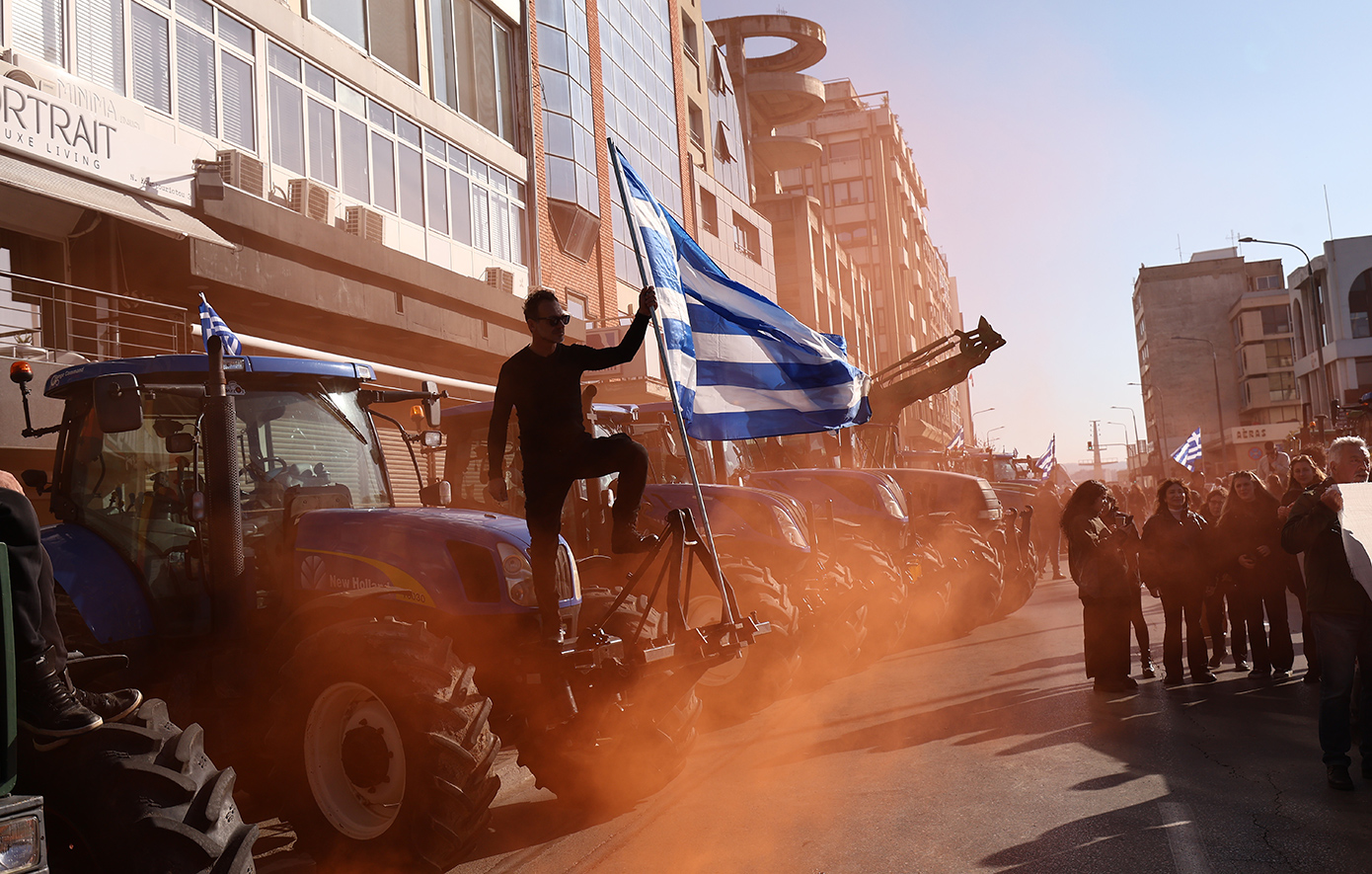 Αγρότες απαντούν στην κυβέρνηση μετά την πρόσκληση Μητσοτάκη: «Δεν υποχωρούμε» – Αποχωρούν από το λιμάνι της Θεσσαλονίκης