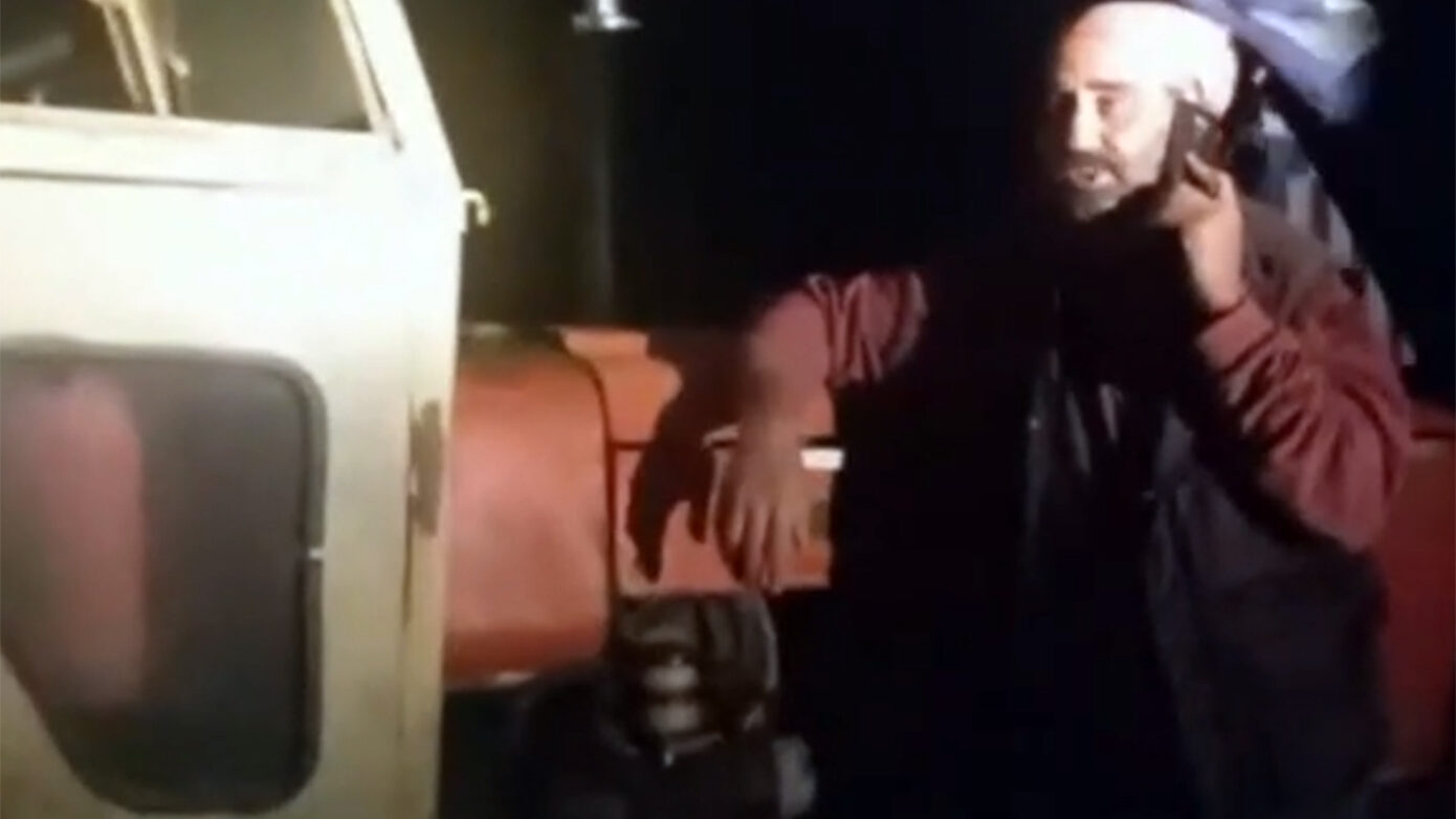 Αγρότης έστησε μόνος του φράγμα στην Αμοργό: «Το τρακτέρ στέκεται μόνο του, αλλά είναι έτοιμο»