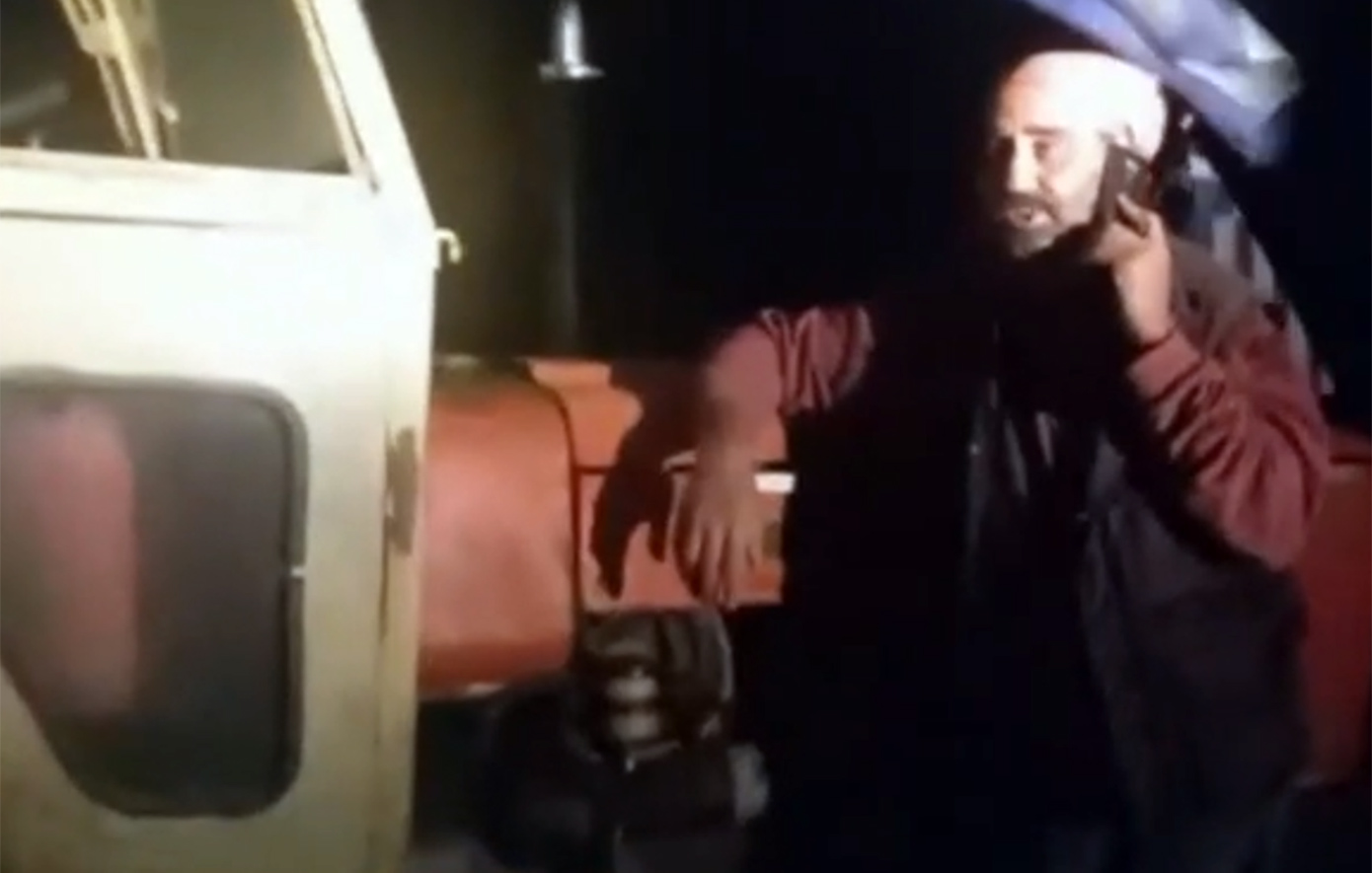 Αγρότης έστησε μόνος του φράγμα στην Αμοργό: «Το τρακτέρ στέκεται μόνο του, αλλά είναι έτοιμο»