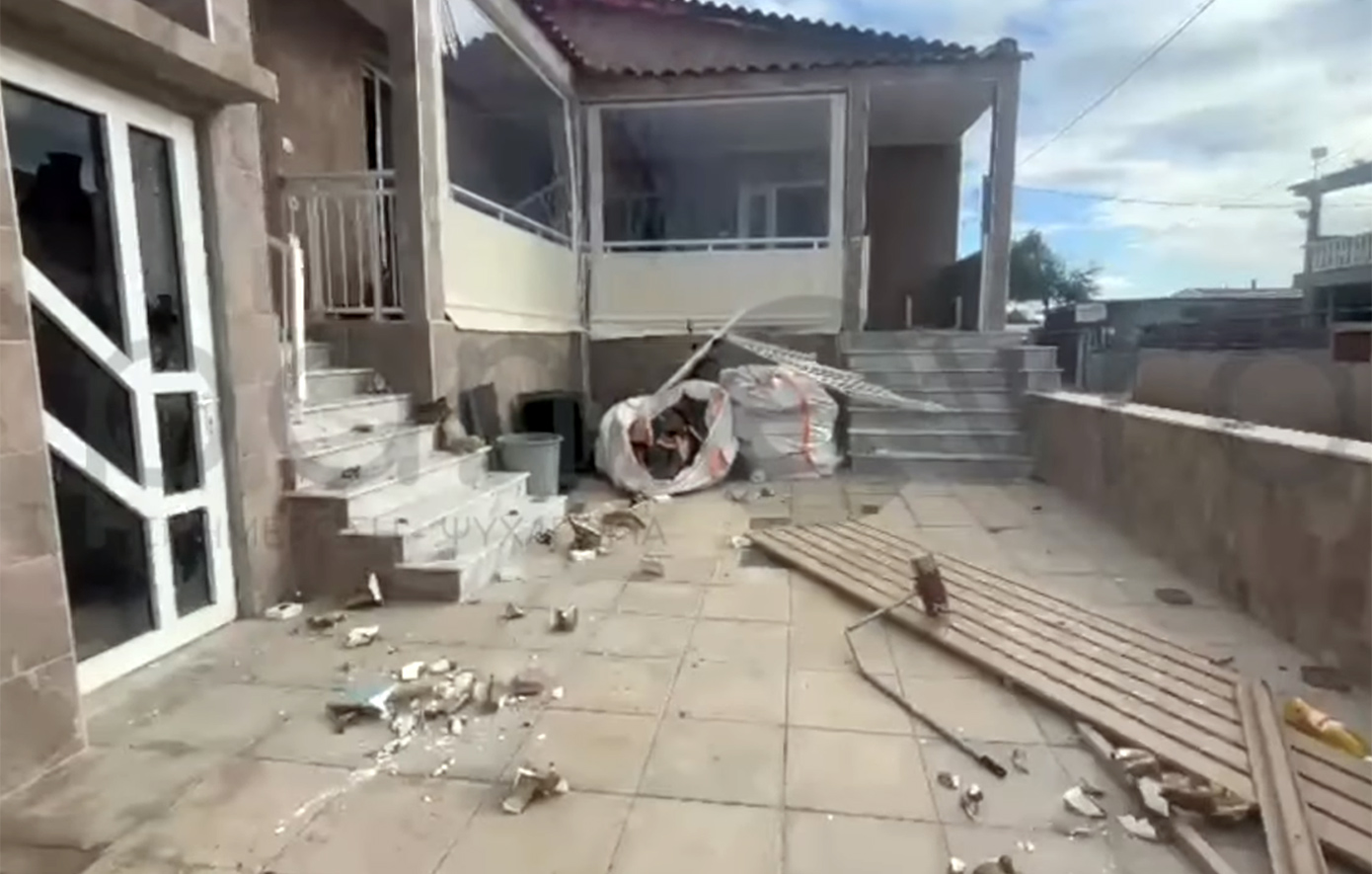 Στο νοσοκομείο μετά από επίθεση ο παππούς του 3χρονου που πέθανε από ασιτία στην Αλεξανδρούπολη – Κατέστρεψαν το σπίτι του