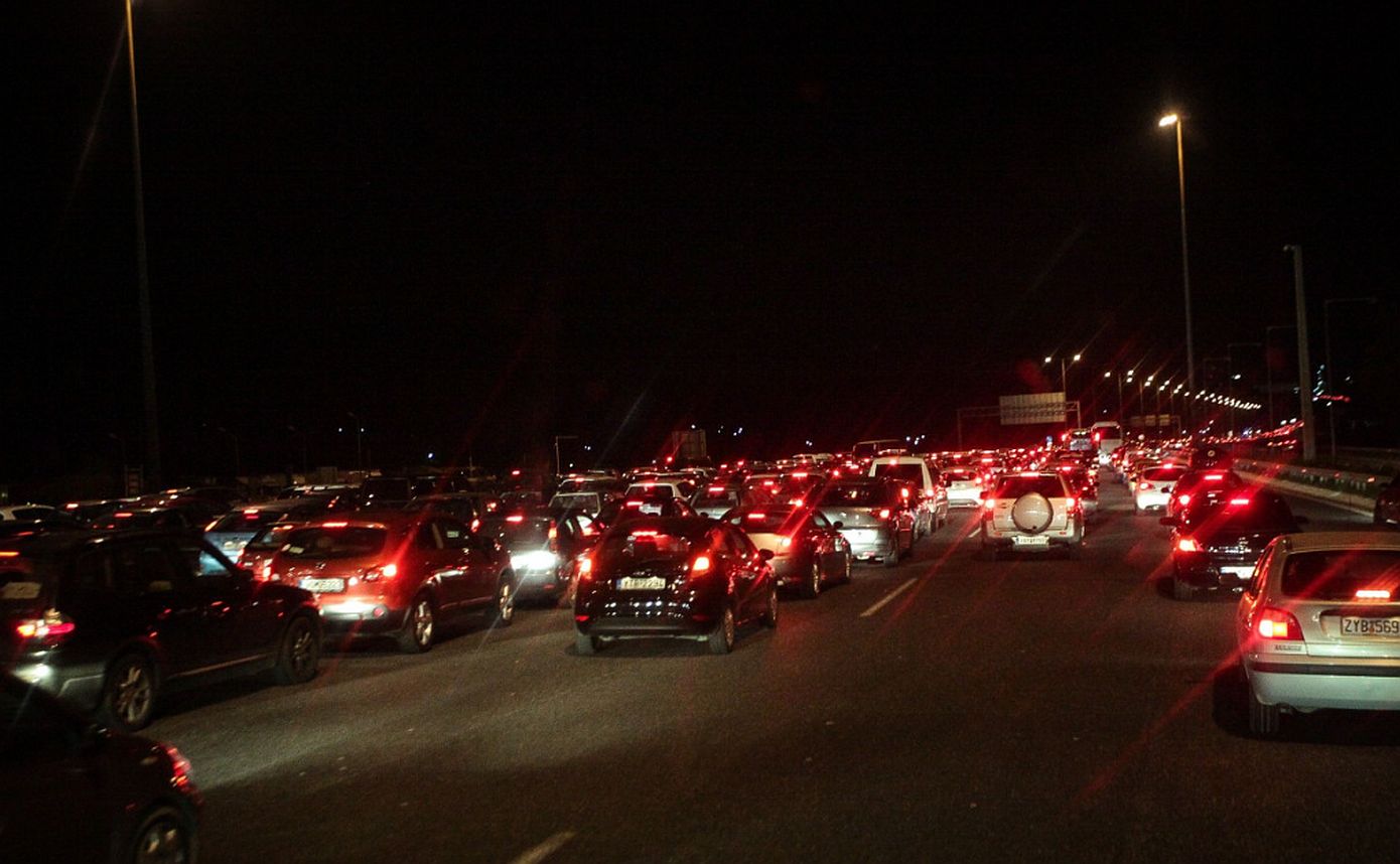 Σύγκρουση έξι αυτοκινήτων στην εθνική οδό Αθηνών-Κορίνθου κοντά στα Μέγαρα