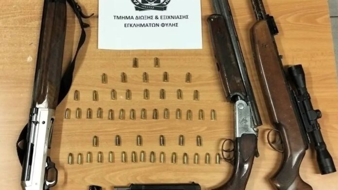 Τρία άτομα στα Άνω Λιόσια συνελήφθησαν για οπλοκατοχή – Από πιστόλι έως καραμπίνα βρέθηκαν στην κατοχή τους